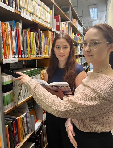 Bulduru Tehnikuma bibliotēkā audzēkņi var atrast savām interesēm atbilstošu literatūru mācībām un brīvajam laikam